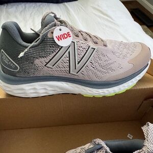 WOMEN'S NEW BALANCE W680V7 RUNNING SHOES SIZE 5